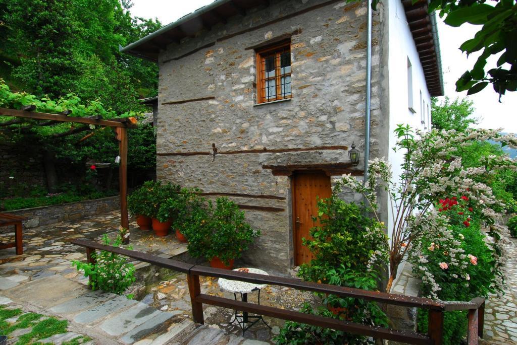 Archontiko Iatridis Hotel Mouresi Exterior photo